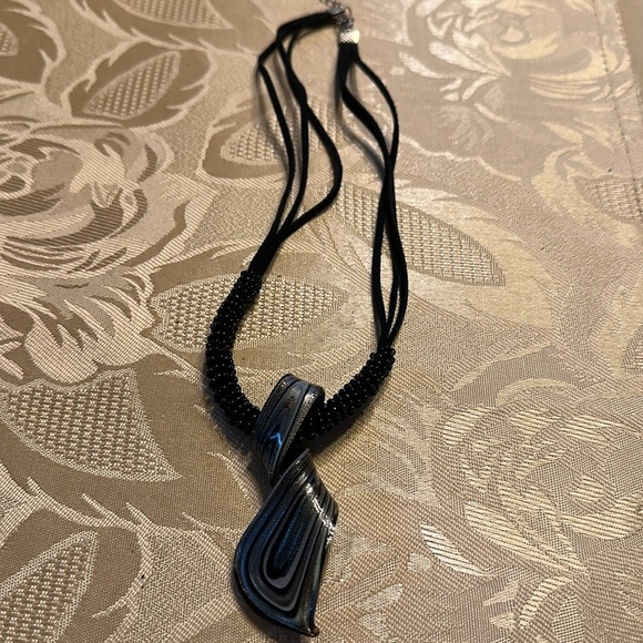 Jewelry - Elegant Black and Silver Necklace